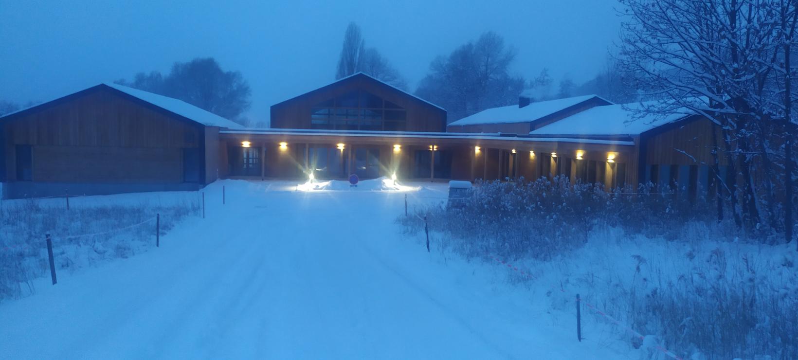 Nouvelle mairie enneigée