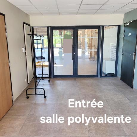 Entrée salle polyvalente