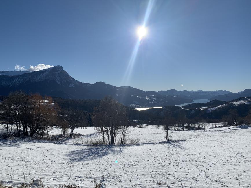 Vue sur le lac depuis le lotissement Les Espériers de Puy Saint Eusèbe Vue sur le lac depuis le lotissement Les Espériers de Puy Saint Eusèbe